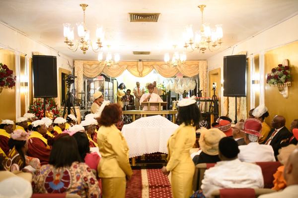 Church gathering and worship, photo 4