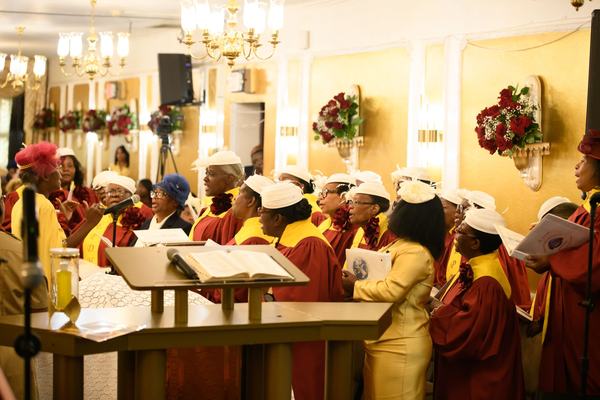 Church gathering and worship, photo 6